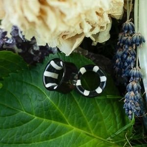 Black/White Stripped Tunnel Acrylic Saddle Plugs